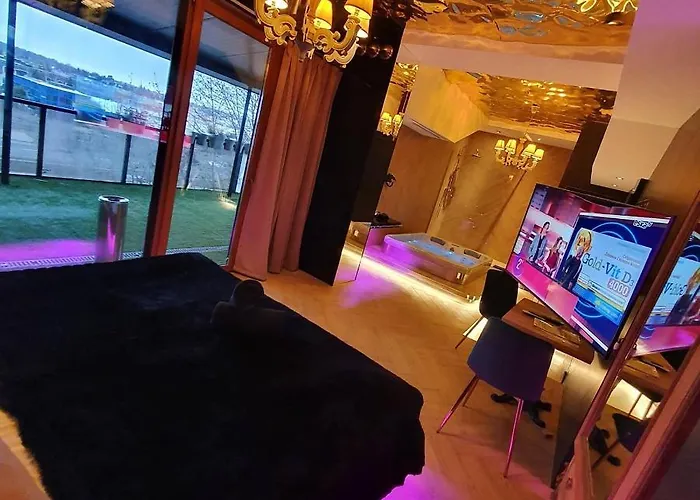 Ramka & Restaurant & Wine Bar Апарт-отель 3*