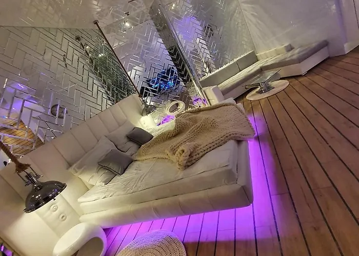 Ramka & Restaurant & Wine Bar Апарт-отель 3*