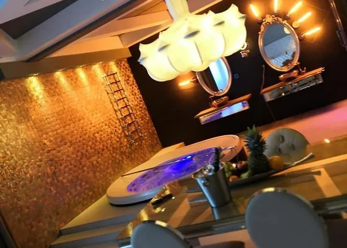 Ramka & Restaurant & Wine Bar Апарт-отель Познань