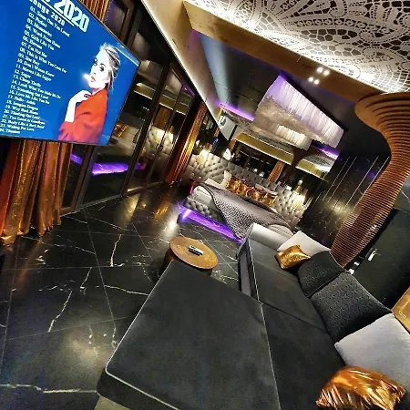 Ramka & Restaurant & Wine Bar 公寓式酒店 3*