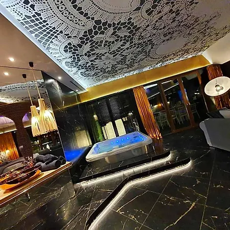 Ramka & Restaurant & Wine Bar Apartmanhotel 3*