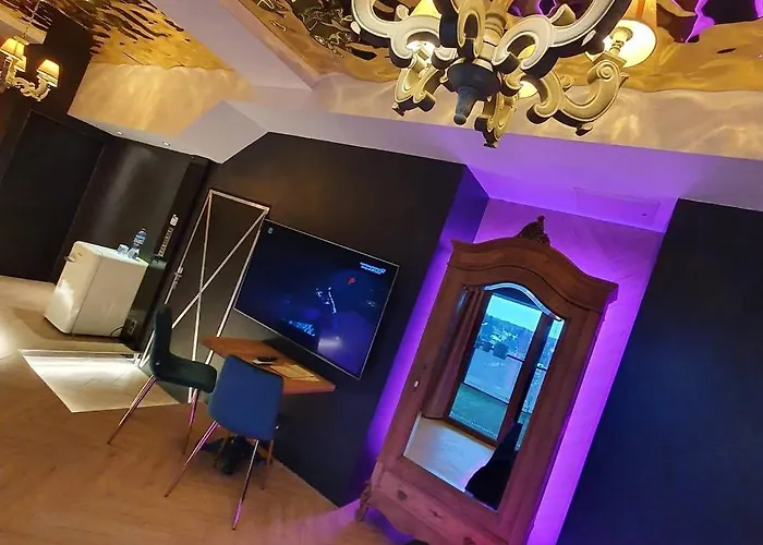 Ramka & Restaurant & Wine Bar מלון דירות